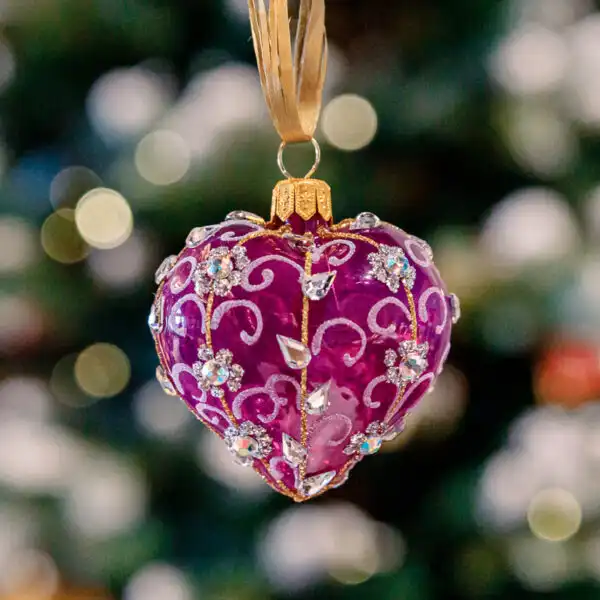 Coeur de cristaux violets