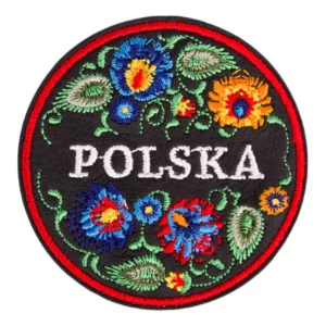 Aimant brodé Polska noir avec broderie blanche, idéal pour décorer réfrigérateurs et surfaces métalliques avec élégance et patriotisme.
