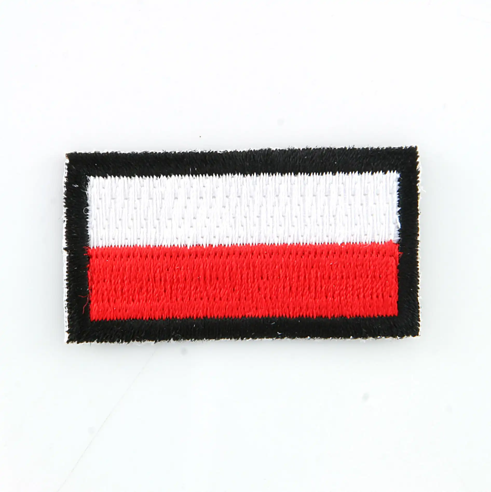 Patch drapeau polonais brodé : un symbole de fierté et de patriotisme.