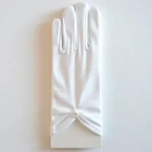 image représentant des gants de filles pour communion