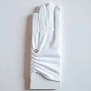 image représentant des gants de communion pour filles